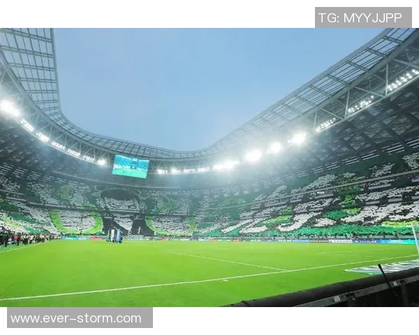 足球明星露大乌引发热议球迷热情高涨赛场内外的精彩瞬间回顾